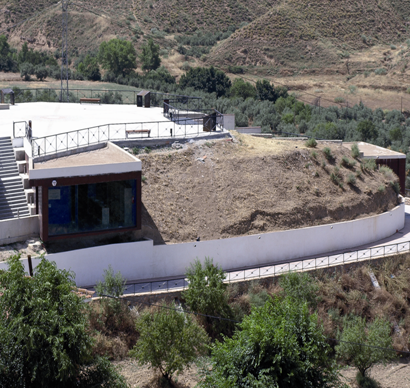 museos centro interpretacion megalitismo.jpg 410x388 - Gorafe Megalithic Park (Gorafe) - Geoparque de Granada