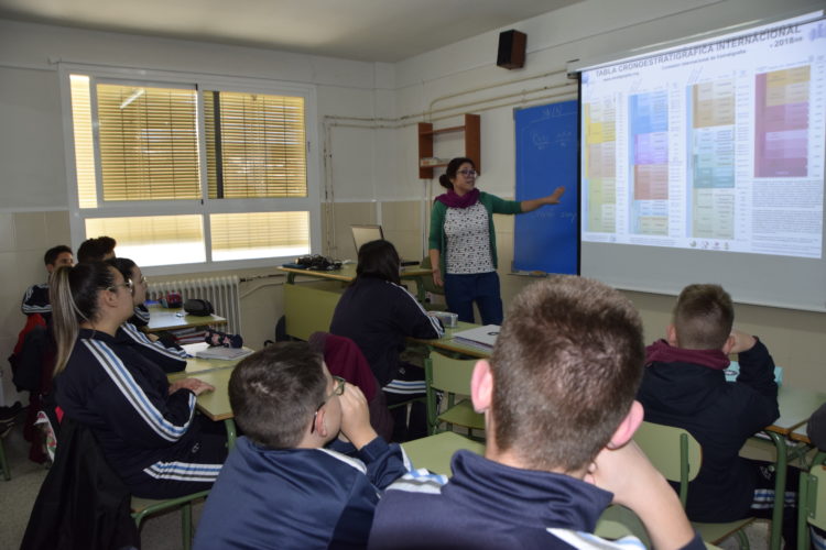 DSC1502 750x500 - El Día de la Mujer y la Niña en la Ciencia divulga conocimiento en las aulas de secundaria con la científica Mayte Pedrosa. - Geoparque de Granada