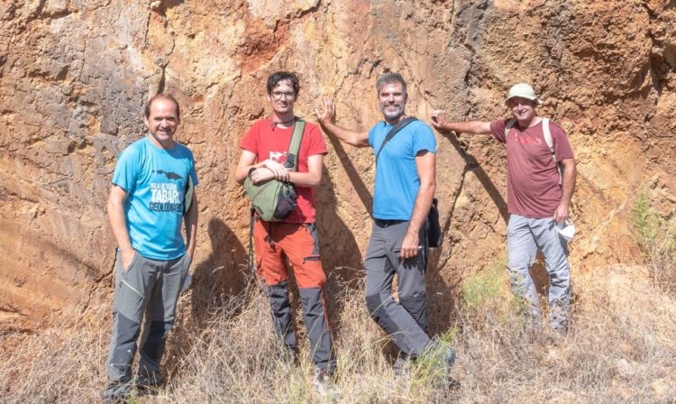 Eequipo de investigación EQgeo, geología de terremotos.