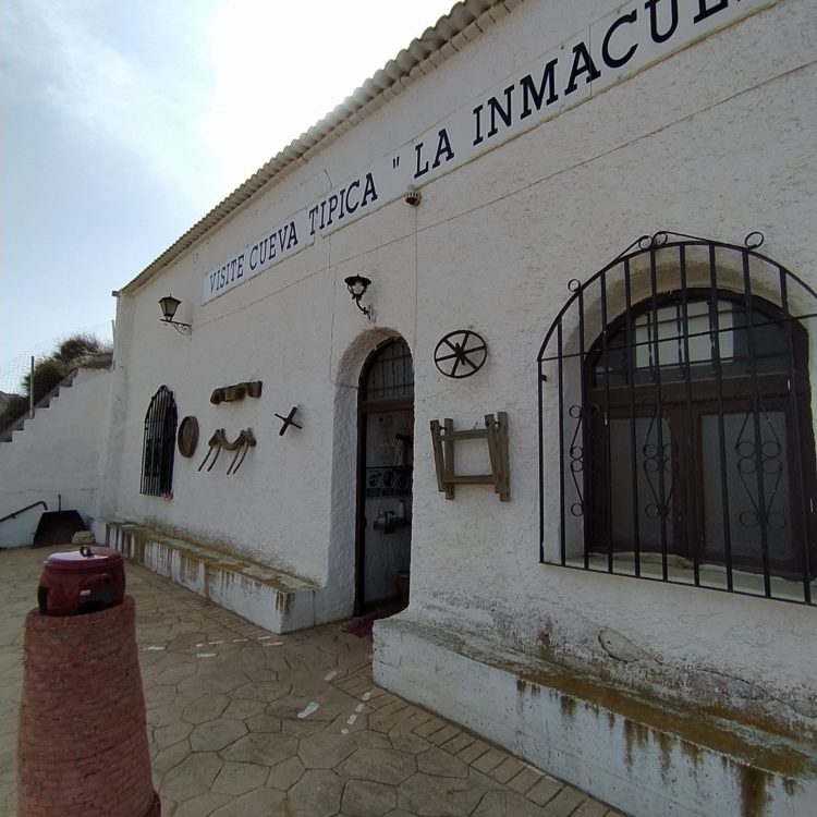 Cueva Museo La Inmaculada 750x750 - El Geoparque instala espacios de promoción en 36 centros de interpretación y puntos de información turística del territorio - Geoparque de Granada