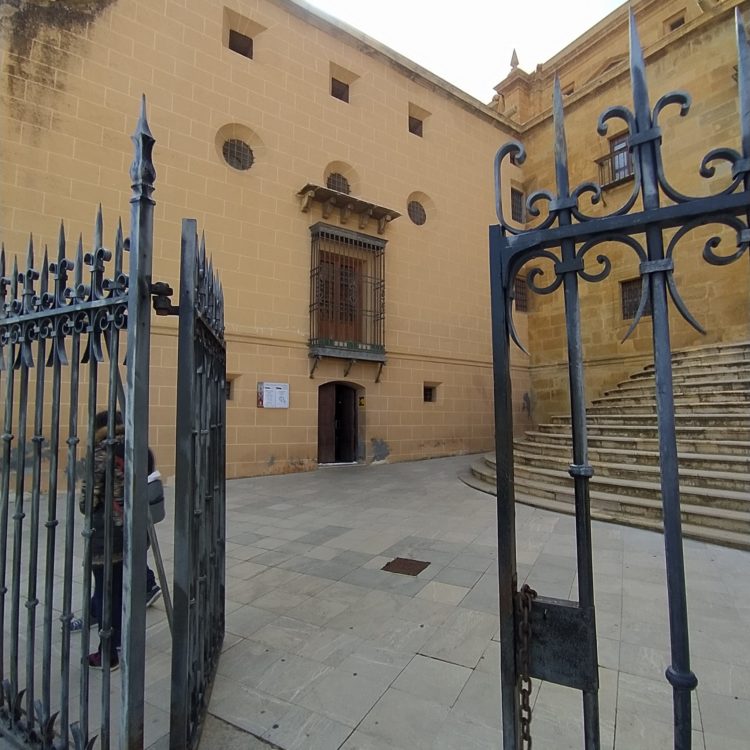Museo Catedral de Guadix 750x750 - El Geoparque instala espacios de promoción en 36 centros de interpretación y puntos de información turística del territorio - Geoparque de Granada