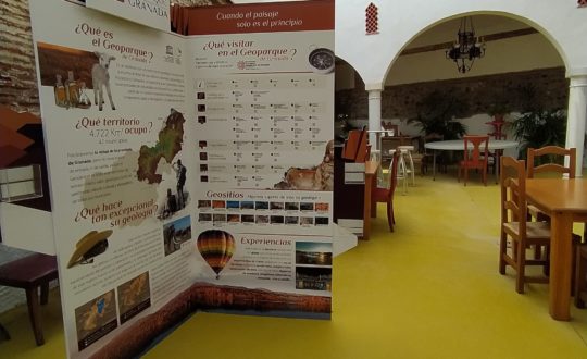 Rincón del Geoparque en La Almazara de Paulenca - El Geoparque instala espacios de promoción en 36 centros de interpretación y puntos de información turística del territorio - Geoparque de Granada