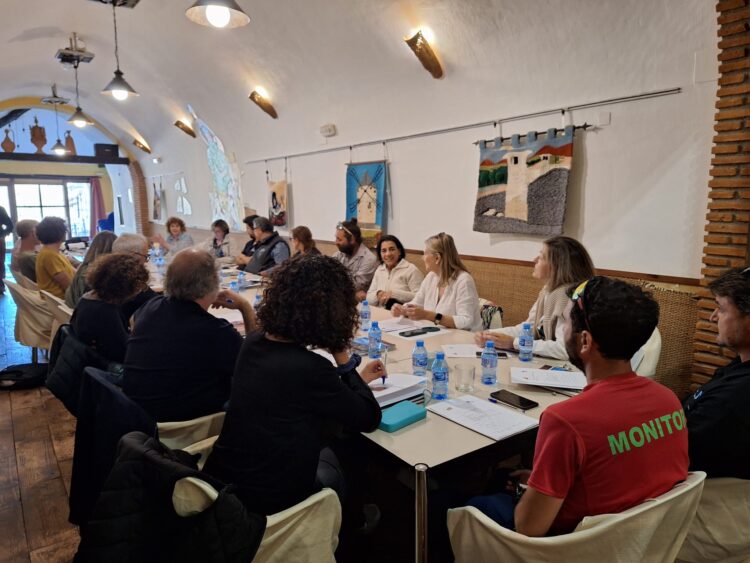 REUNION EMPRESAS 4 750x563 - Reunión con las empresas acreditadas colaboradoras del Geoparque de Granada - Geoparque de Granada