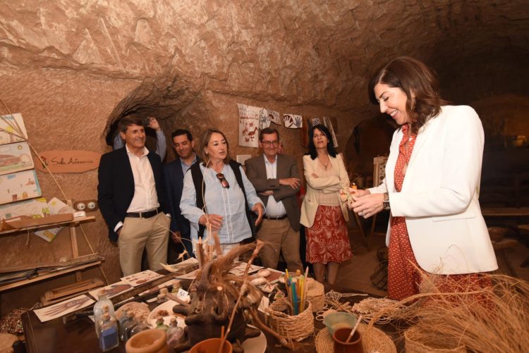 visita Secretaria de Estado4 750x501 - El Geoparque de Granada diseña un gran sendero de 372 kilómetros y 17 etapas que discurre por todo el territorio - Geoparque de Granada