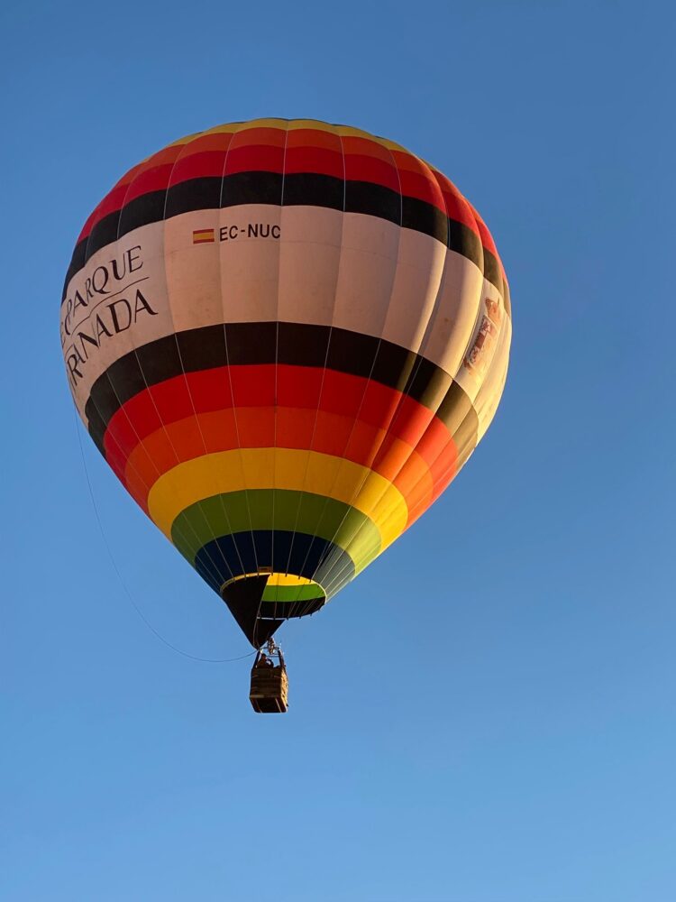 IMG 20240128 WA0011 750x1000 - Los globos aerostáticos inundan de colorido el cielo del Geoparque - Geoparque de Granada