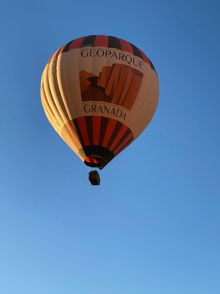 IMG 20240128 WA0015 750x1000 - Los globos aerostáticos inundan de colorido el cielo del Geoparque - Geoparque de Granada