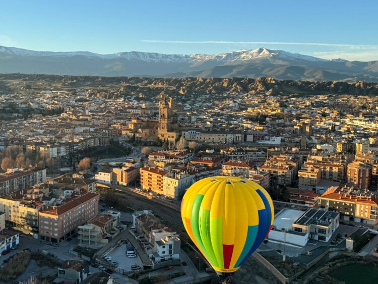 IMG 20240128 WA0025 750x563 - Los globos aerostáticos inundan de colorido el cielo del Geoparque - Geoparque de Granada
