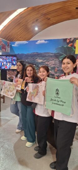 El Geoparque de Granada participa en el 14º Festival del Chocolate Tabasco 2025 junto al documental “La Ruta del Cacao. México–Granada” | Geoparque de Granada GEOPARQUE EN MEXICO 4 250x541 - El Geoparque de Granada participa en el 14º Festival del Chocolate Tabasco 2025 junto al documental “La Ruta del Cacao. México–Granada” - Geoparque de Granada