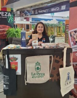 GEOPARQUE EN MEXICO 6 copy 250x316 - El Geoparque de Granada participa en el 14º Festival del Chocolate Tabasco 2025 junto al documental “La Ruta del Cacao. México–Granada” - Geoparque de Granada