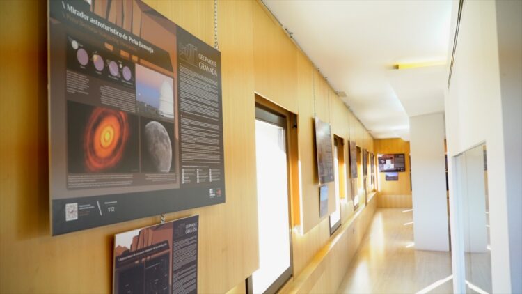 EXPO MIRADORES 11 750x422 - Inaugurada en Guadix la exposici&oacute;n &ldquo;Del Geoparque al Cosmos&rdquo; sobre la Red de Miradores Astrotur&iacute;sticos del Geoparque de Granada - Geoparque de Granada