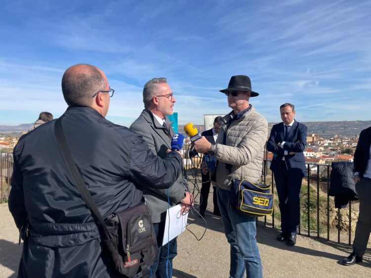 Convenio con Cajamar para empresas y autónomos del Geoparque de Granada | Geoparque de Granada WhatsApp Image 2026 02 18 at 11.19.23 750x563 - Convenio con Cajamar para empresas y autónomos del Geoparque de Granada - Geoparque de Granada