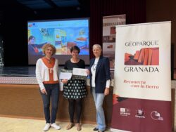 IMG 4531 250x188 - El Geoparque de Granada entrega en Purullena nuevas acreditaciones a empresas colaboradoras y alcanza las 52 entidades reconocidas - Geoparque de Granada