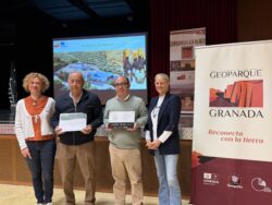 IMG 4562 250x188 - El Geoparque de Granada entrega en Purullena nuevas acreditaciones a empresas colaboradoras y alcanza las 52 entidades reconocidas - Geoparque de Granada