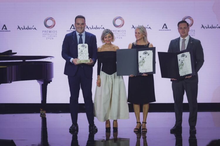 El Geoparque Mundial UNESCO de Granada, reconocido en los Premios Andalucía del Turismo 2026 como Destino Turístico Interior de Excelencia | Geoparque de Granada FOTO ENTREGA PREMIOS ANDALUCIA TURISMO 2026 750x500 - El Geoparque Mundial UNESCO de Granada, reconocido en los Premios Andalucía del Turismo 2026 como Destino Turístico Interior de Excelencia - Geoparque de Granada