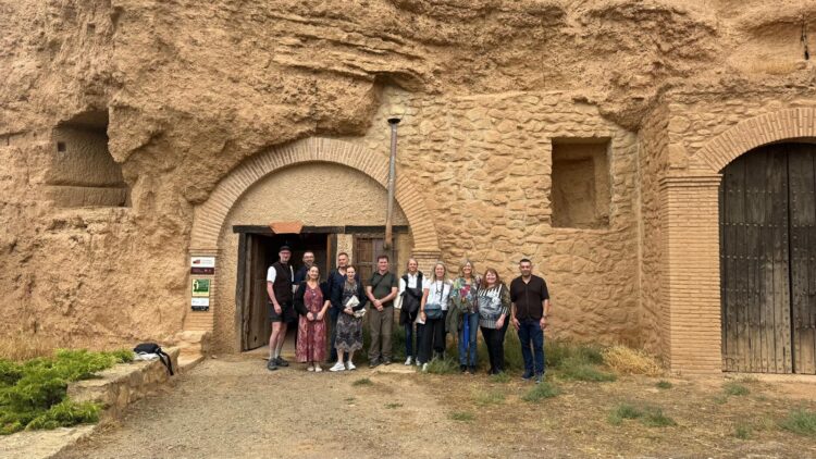 El Geoparque de Granada comparte su experiencia en gobernanza y participación con la red internacional Human Smart Living Lab | Geoparque de Granada VISITA DELEGACION NUEVA ZELANDA A ALMAGRUZ 2026 09 28 at 13.40.29 1 750x422 - El Geoparque de Granada comparte su experiencia en gobernanza y participación con la red internacional Human Smart Living Lab - Geoparque de Granada