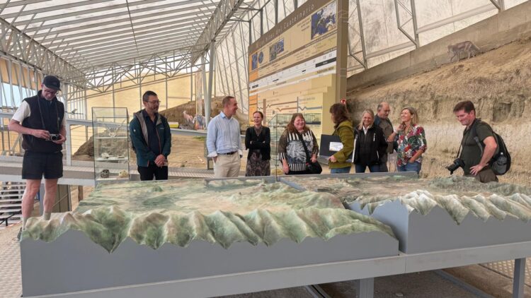 El Geoparque de Granada comparte su experiencia en gobernanza y participación con la red internacional Human Smart Living Lab | Geoparque de Granada VISITA DELEGACION NUEVA ZELANDA A ALMAGRUZ 2026 09 28 at 13.41.01 750x422 - El Geoparque de Granada comparte su experiencia en gobernanza y participación con la red internacional Human Smart Living Lab - Geoparque de Granada